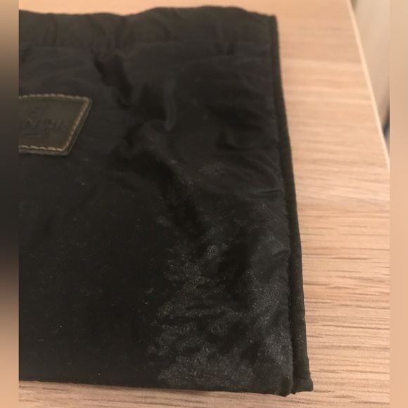 Fendi small blk velcro pouch/makeup case. 💐promo 5 items/$50. Add 2 ur bundle. - Picture 11 of 12